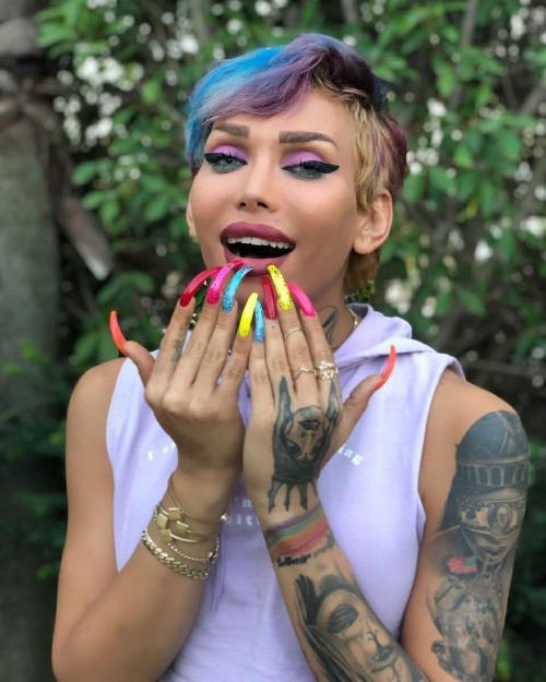 دیانا دادمهر کیست؟