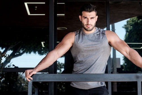 حاشیه های سام مرتبط با چه موضوعاتی است؟