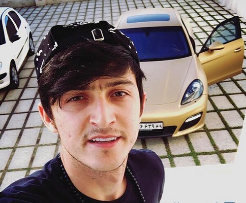 سردار آزمون چند سال دارد؟