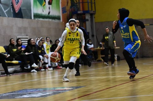 بازیکنان معروف ایرانی در پالایش نفت آبادان چه افرادی می باشند؟