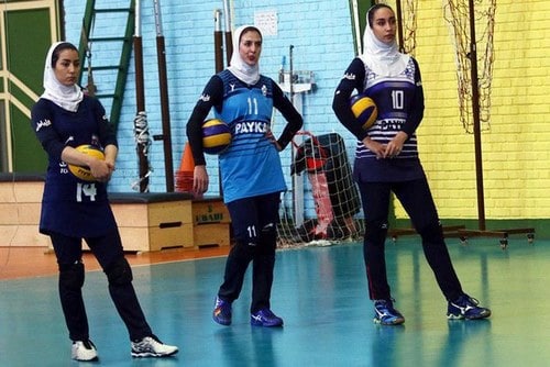 Di mana kita bisa melihat foto-foto pemain bola voli putri Iran?