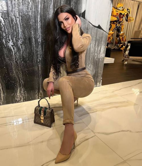 عکس های حنانه مهرگان را در کجا مشاهده کنیم؟