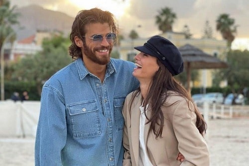 وی مجری چه برنامه های است؟